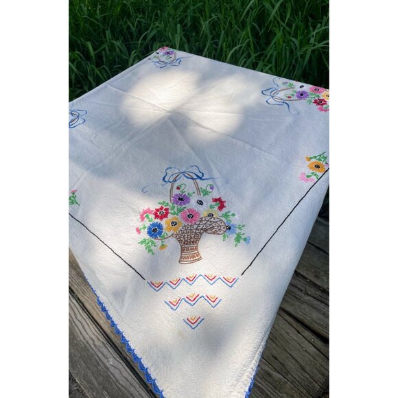 Vintage Arts and Crafts Cotton Embroidered Babket Flowers Tablecloth - Picture 2 of 13